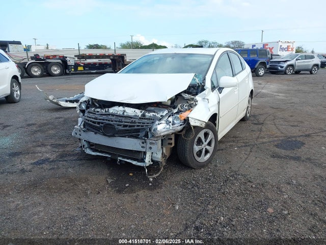 JTDKN3DU3F1986099 Toyota Prius Two