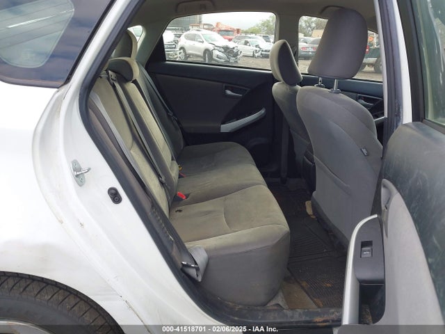 JTDKN3DU3F1986099 Toyota Prius Two