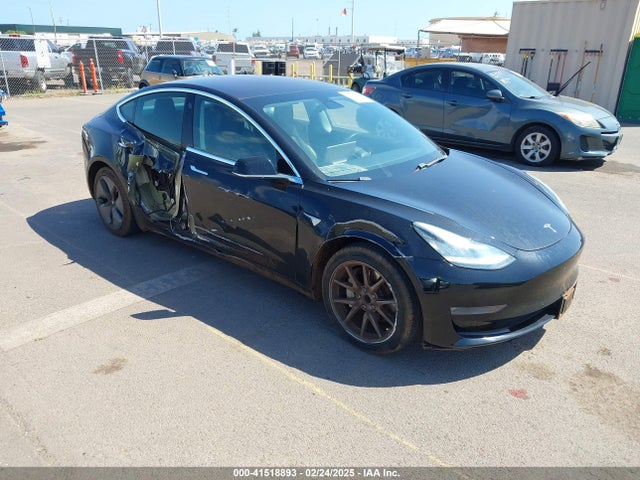 2019 TESLA MODEL 3 5YJ3E1EA2KF305820 Photo 0