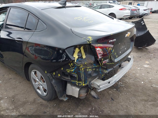 1G1BC5SM7J7136379 Chevrolet Cruze Ls Auto