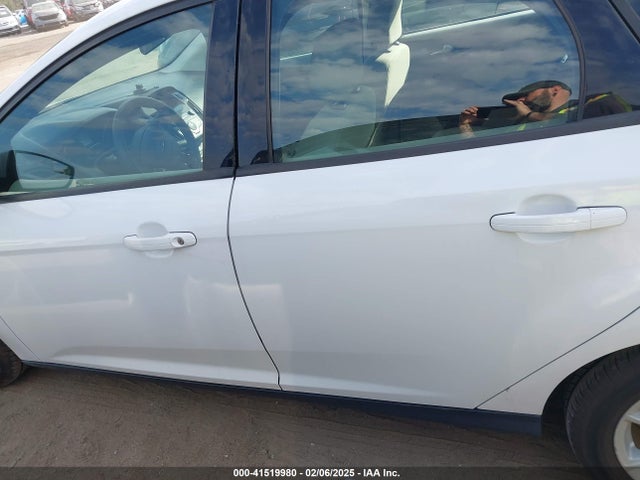 Ford FOCUS SE 2018 1FADP3K2XJL262031 Image 15