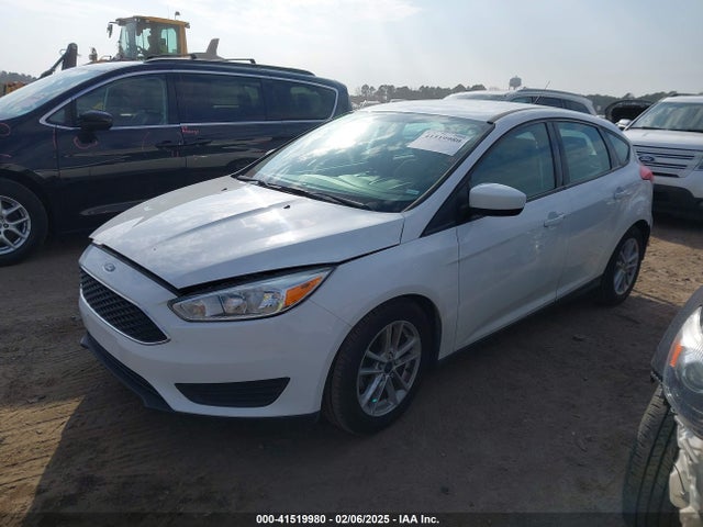 Ford FOCUS SE 2018 1FADP3K2XJL262031 Image 2
