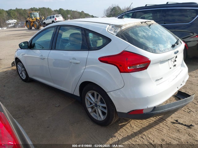 Ford FOCUS SE 2018 1FADP3K2XJL262031 Image 3