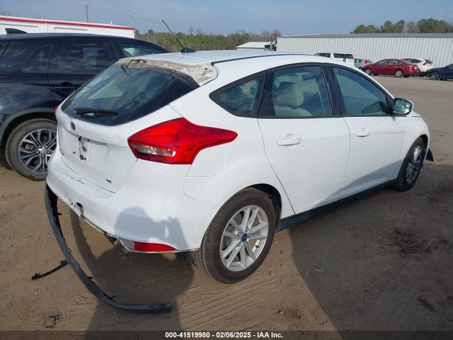 Ford FOCUS SE 2018 1FADP3K2XJL262031 Image 4