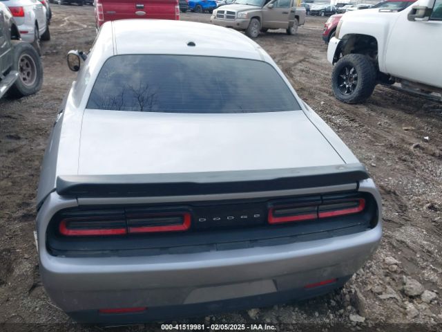 2C3CDZAG9GH107673 Dodge Challenger Sxt