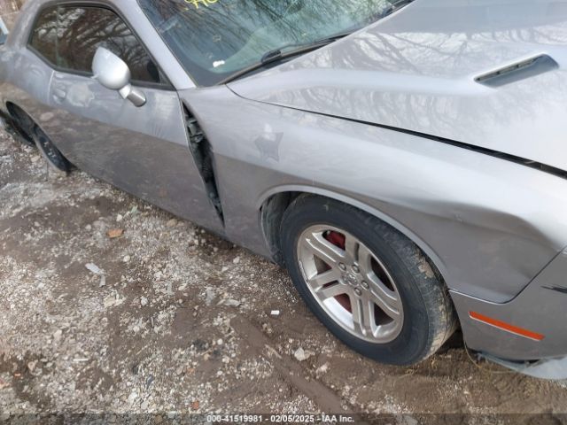 2C3CDZAG9GH107673 Dodge Challenger Sxt