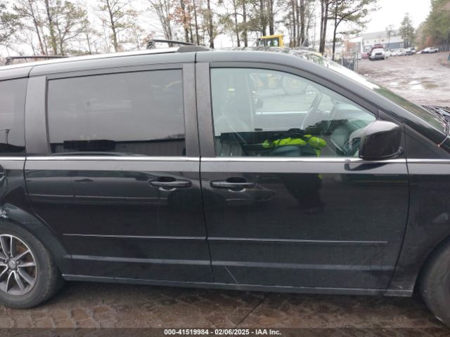 2C4RDGCGXHR858414 Dodge Grand Caravan Sxt