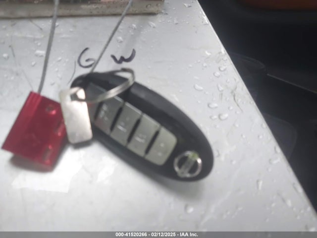 JN8AT2MT1HW380832 Nissan Rogue Sl