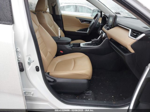 2T3C1RFV7MW137391 Toyota Rav4 Xle Premium