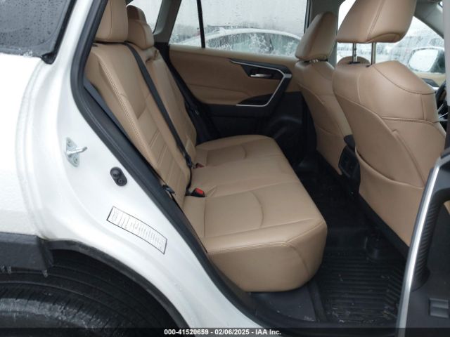 2T3C1RFV7MW137391 Toyota Rav4 Xle Premium