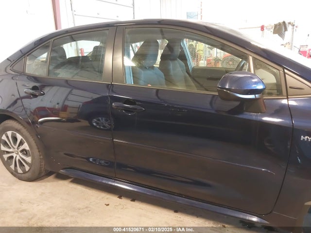 Toyota Corolla Hybrid Le 2021 JTDEAMDE9MJ009196 Image 13