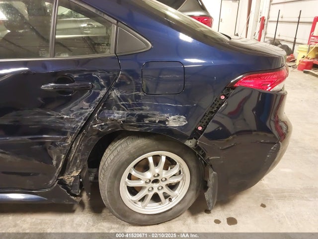 Toyota Corolla Hybrid Le 2021 JTDEAMDE9MJ009196 Image 17