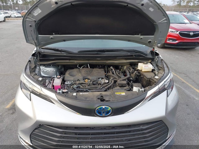 5TDYRKEC9RS181312 Toyota SIENNA XLE