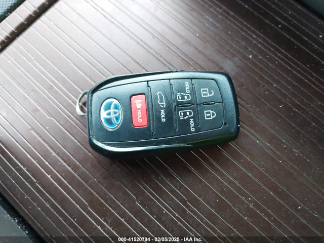 5TDYRKEC9RS181312 Toyota SIENNA XLE