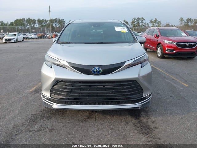 5TDYRKEC9RS181312 Toyota SIENNA XLE