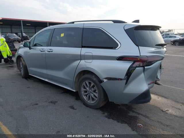 5TDYRKEC9RS181312 Toyota SIENNA XLE