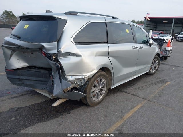 5TDYRKEC9RS181312 Toyota SIENNA XLE