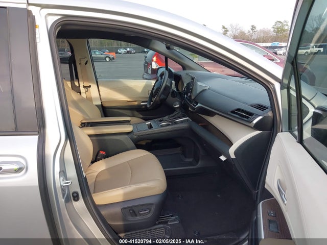 5TDYRKEC9RS181312 Toyota SIENNA XLE