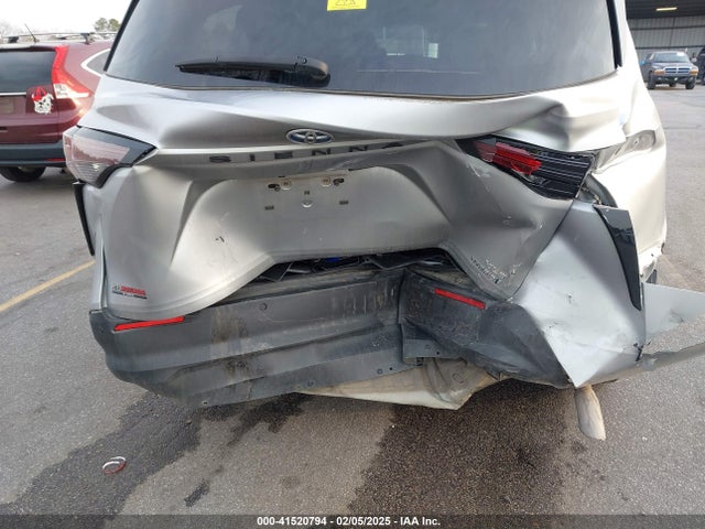 5TDYRKEC9RS181312 Toyota SIENNA XLE