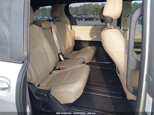 5TDYRKEC9RS181312 Toyota SIENNA XLE