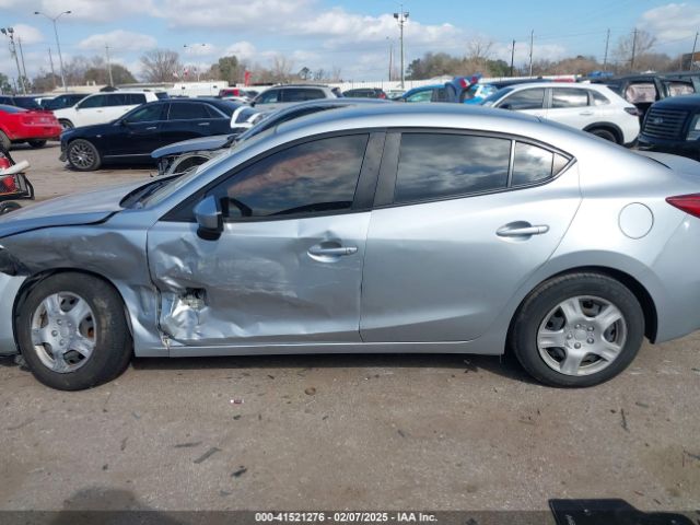 3MZBN1U75JM266195 Mazda Mazda3 Sport