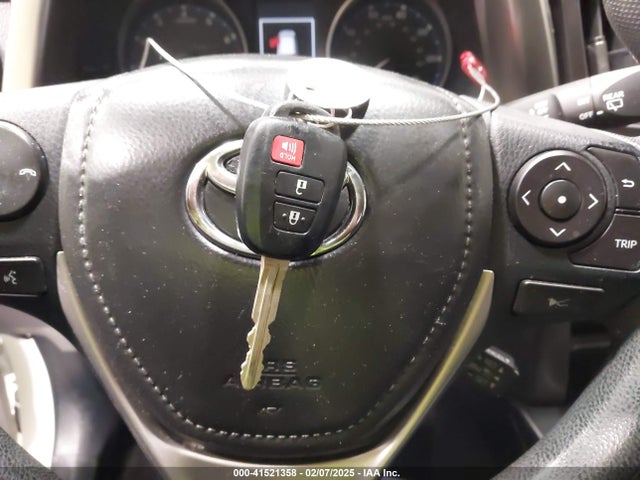 JTMZFREV6HJ147279 Toyota RAV4 LE