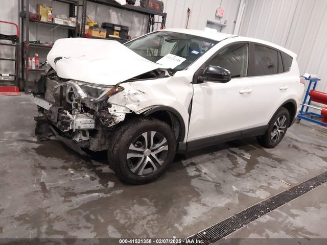 JTMZFREV6HJ147279 Toyota RAV4 LE
