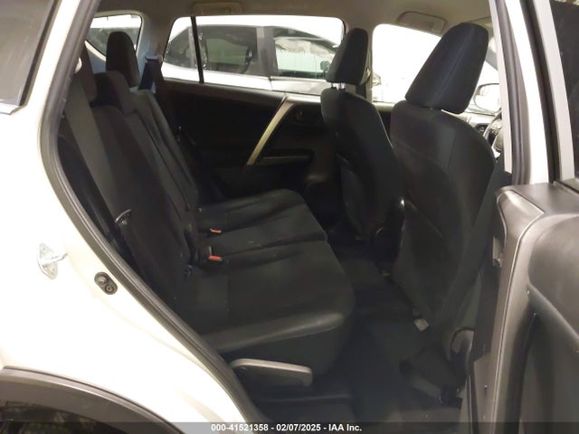 JTMZFREV6HJ147279 Toyota RAV4 LE