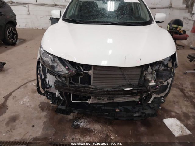 JN1BJ1CR5HW114299 Nissan Rogue Sport S