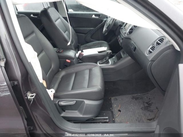 WVGBV7AX8GW592927 Volkswagen TIGUAN S