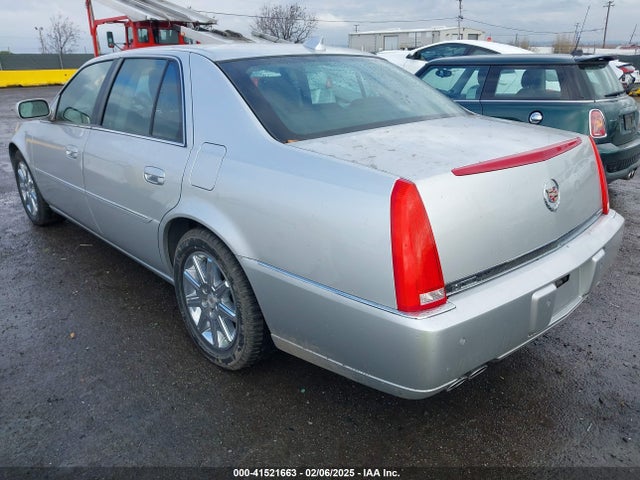 2011 CADILLAC DTS 1G6KH5E65BU111556 Photo 2