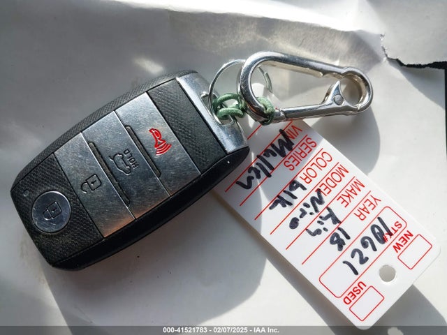 KNDCB3LCXJ5158204 KIA NIRO LX