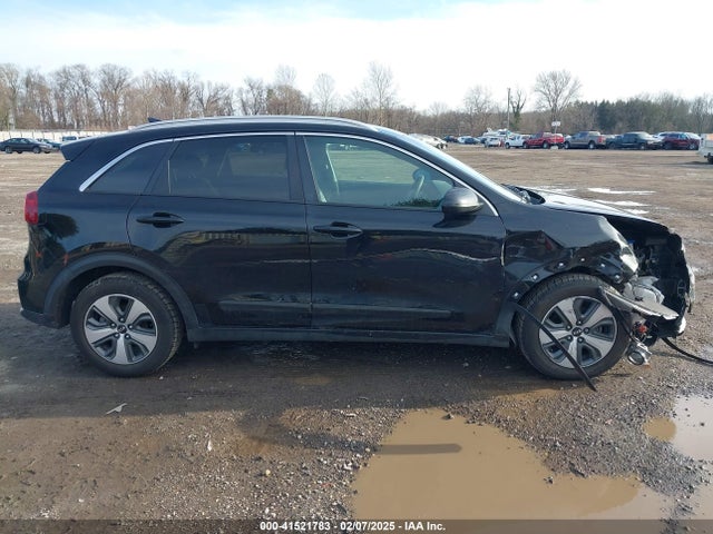 KNDCB3LCXJ5158204 KIA NIRO LX