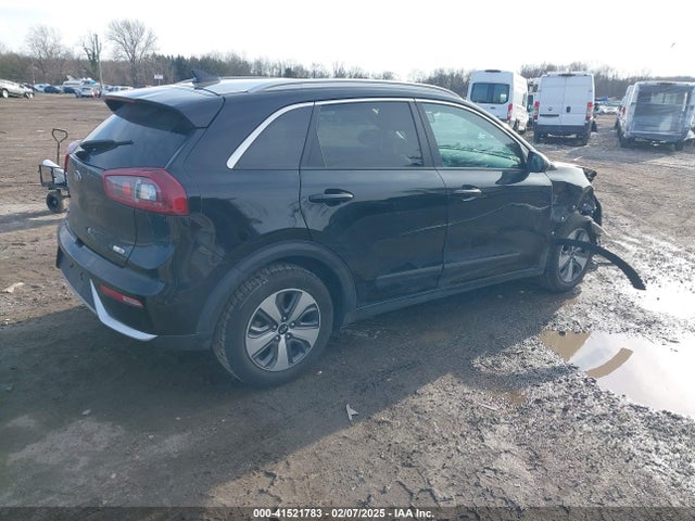 KNDCB3LCXJ5158204 KIA NIRO LX