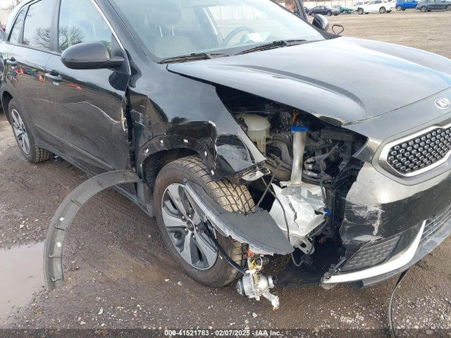 KNDCB3LCXJ5158204 KIA NIRO LX