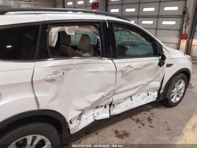 1FMCU0HD3JUD55145 Ford ESCAPE SEL