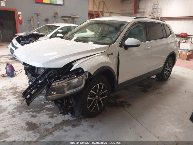 3VV3B7AX4LM141023 Volkswagen Tiguan 2.0t Se/2.0t Se R-line Black/2.0t Sel