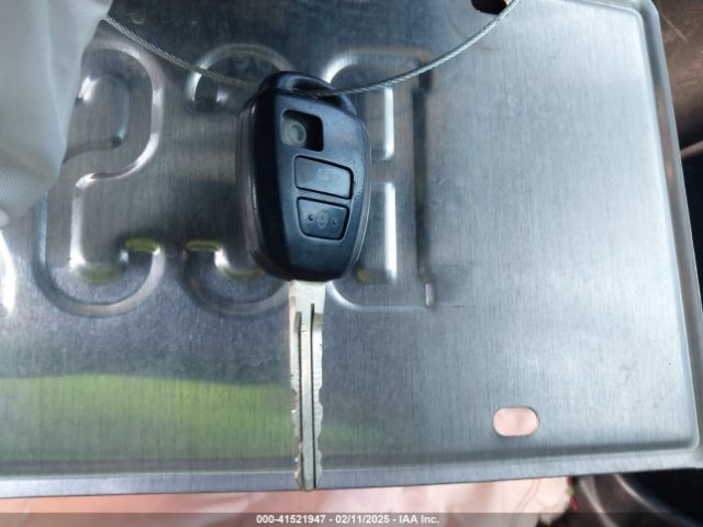 JTDKDTB33G1117310 Toyota Prius C One