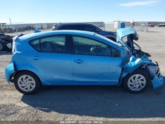JTDKDTB33G1117310 Toyota Prius C One