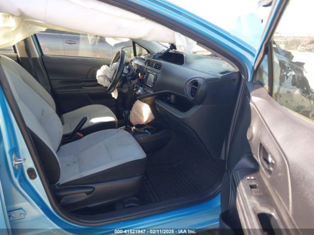 JTDKDTB33G1117310 Toyota Prius C One
