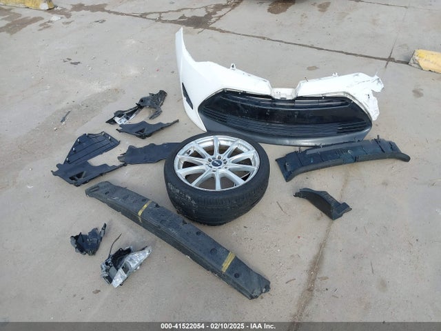 5YFBURHE7HP648132 Toyota COROLLA LE