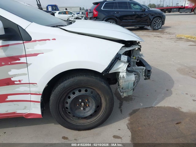 5YFBURHE7HP648132 Toyota COROLLA LE