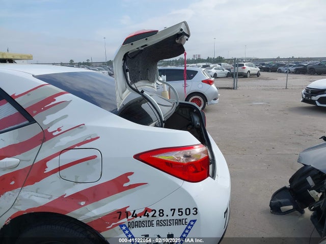 5YFBURHE7HP648132 Toyota COROLLA LE