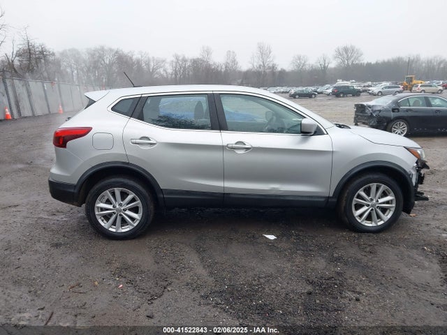 JN1BJ1CR1JW253903 Nissan Rogue Sport S