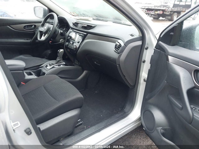 JN1BJ1CR1JW253903 Nissan Rogue Sport S