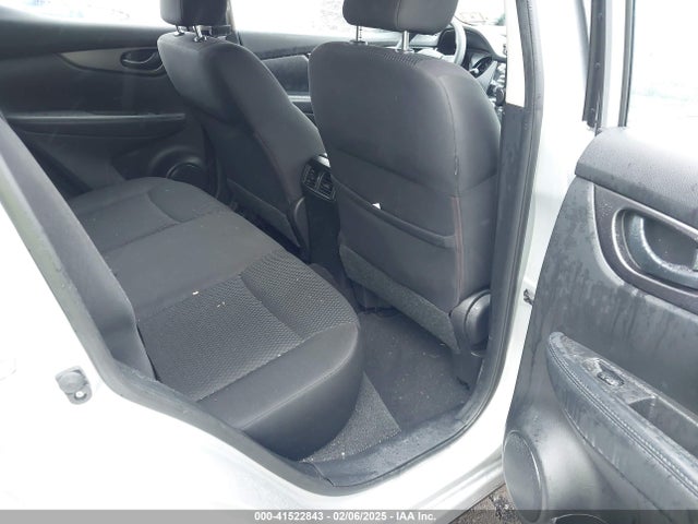 JN1BJ1CR1JW253903 Nissan Rogue Sport S