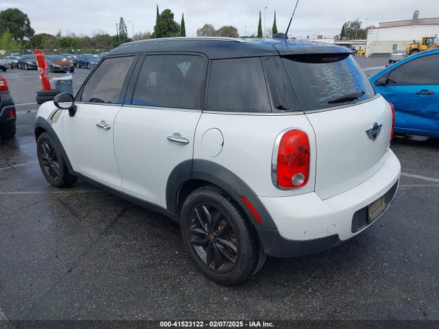 2011 MINI COOPER COUNTRYMAN WMWZB3C54BWM00926 Photo 2