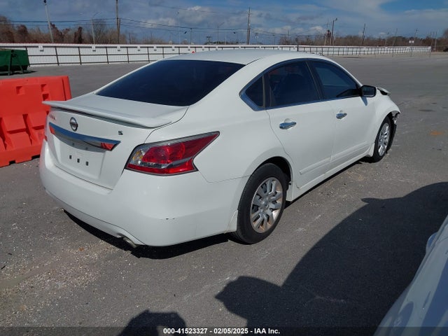 Nissan Altima 2.5 S 2015 1N4AL3AP0FC290021 Image 4