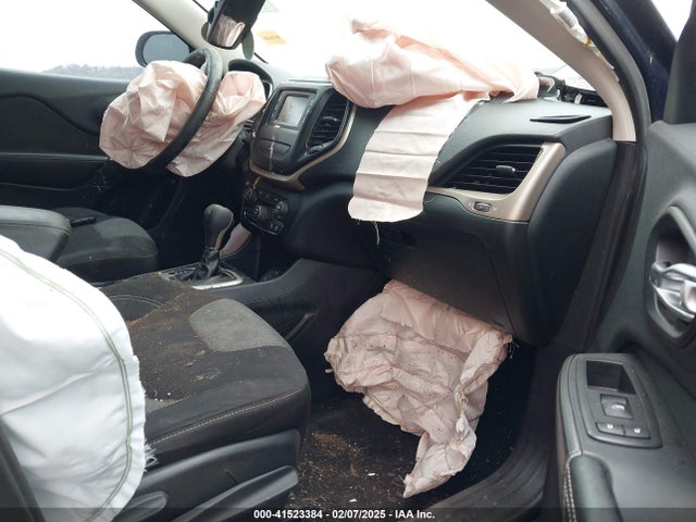 1C4PJLAB5FW616912 Jeep Cherokee Sport