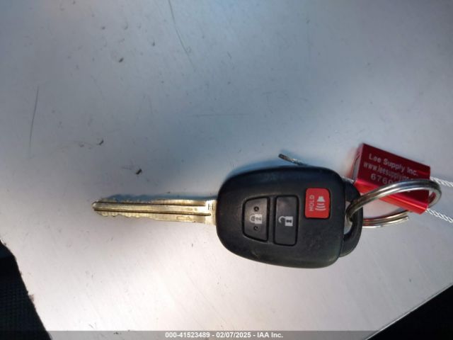2T3ZFREV0FW166599 Toyota RAV4 LE